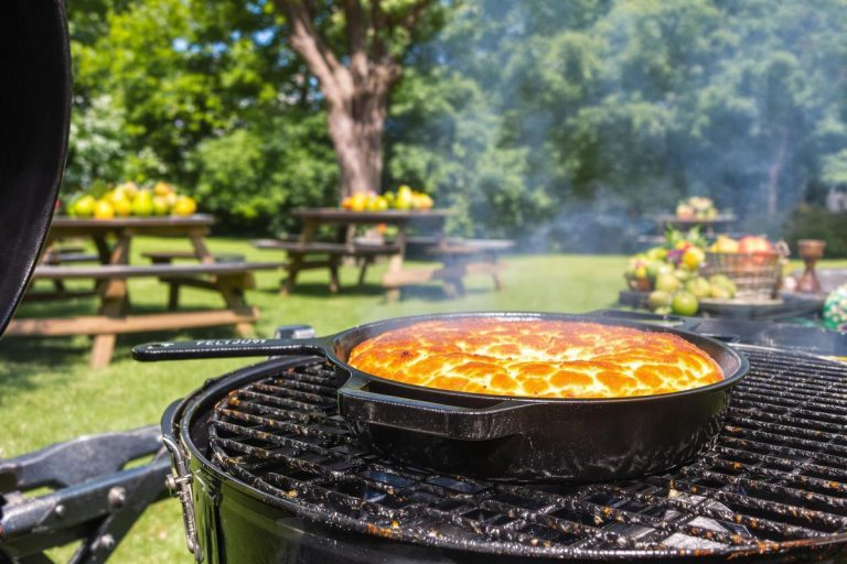 Ce gâteau au yaourt cuit au barbecue surprend tous les invités.jpg
